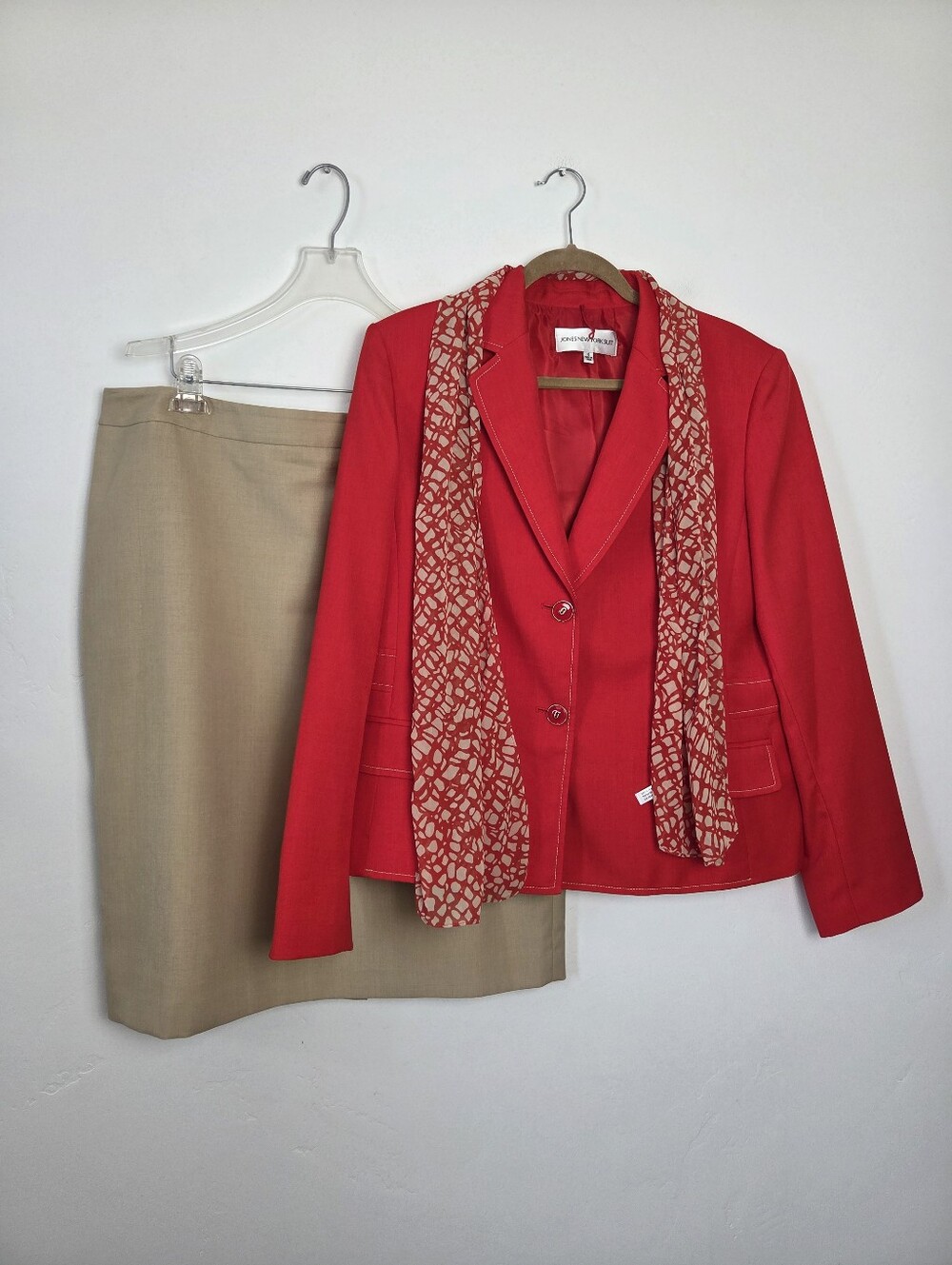 Jones New York Suit Skirt Suit Red Beige Professional Preppy Church Formal 16